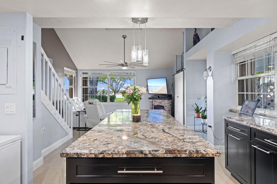 待售: $389,999 (3 贝兹, 2 浴室, 1282 平方英尺)