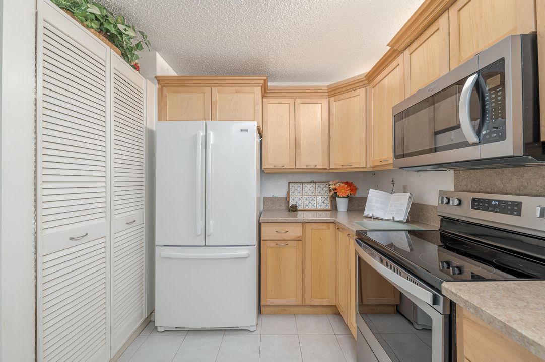 待售: $295,000 (3 贝兹, 2 浴室, 1570 平方英尺)