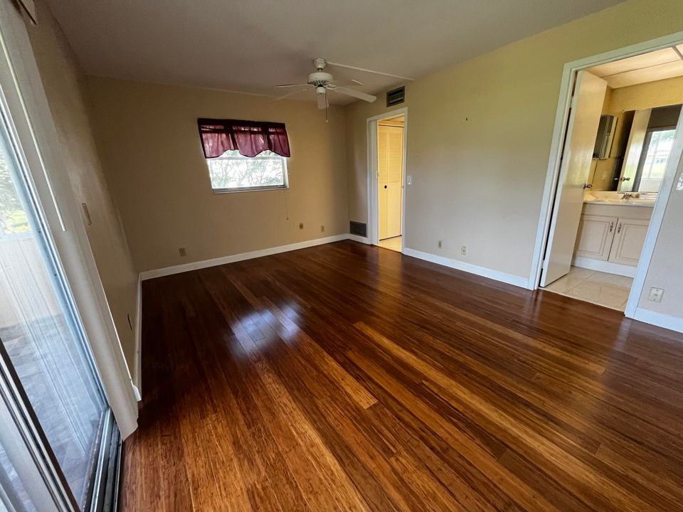 待售: $94,999 (1 贝兹, 1 浴室, 720 平方英尺)