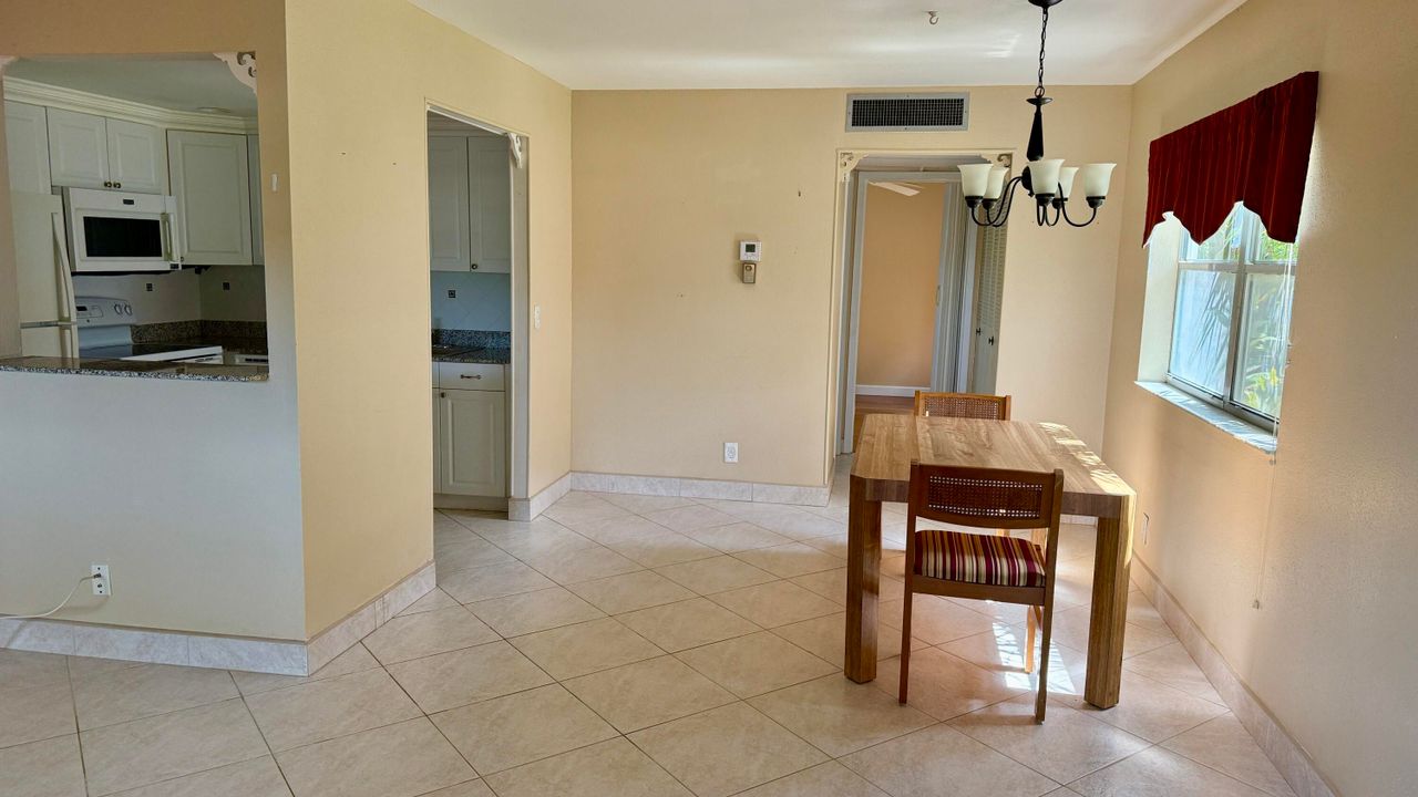 待售: $94,999 (1 贝兹, 1 浴室, 720 平方英尺)