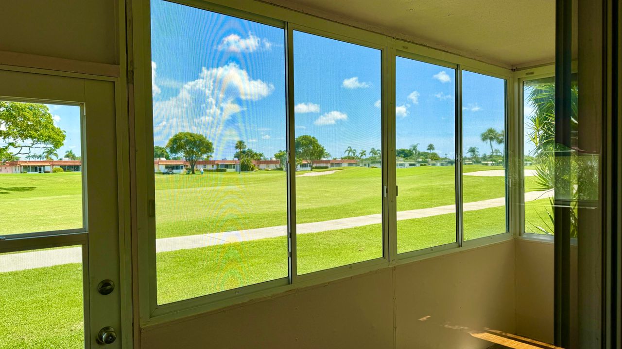 待售: $94,999 (1 贝兹, 1 浴室, 720 平方英尺)