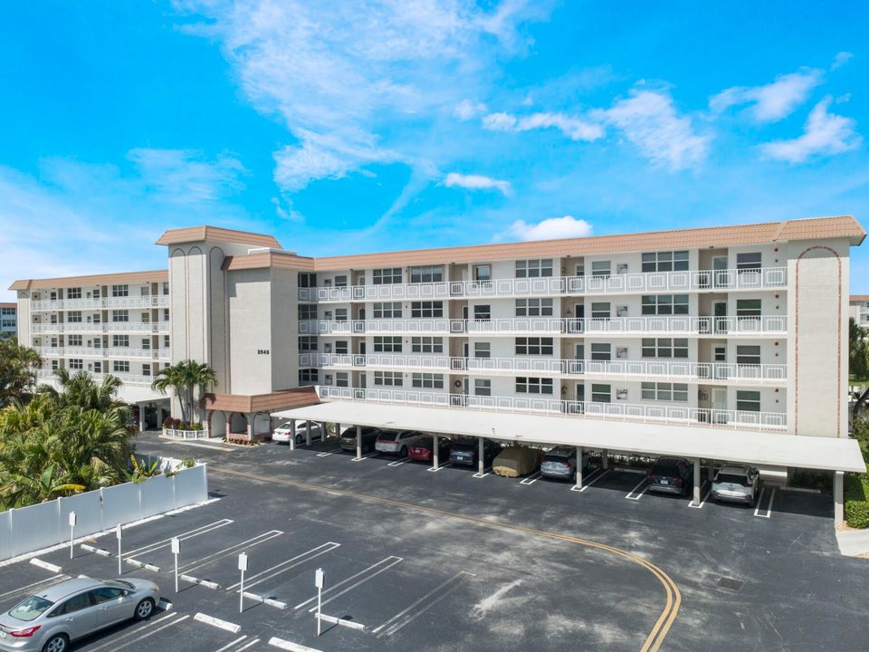 Под контрактом: $5,800 (2 спален, 2 ванн, 1200 Квадратных фут)