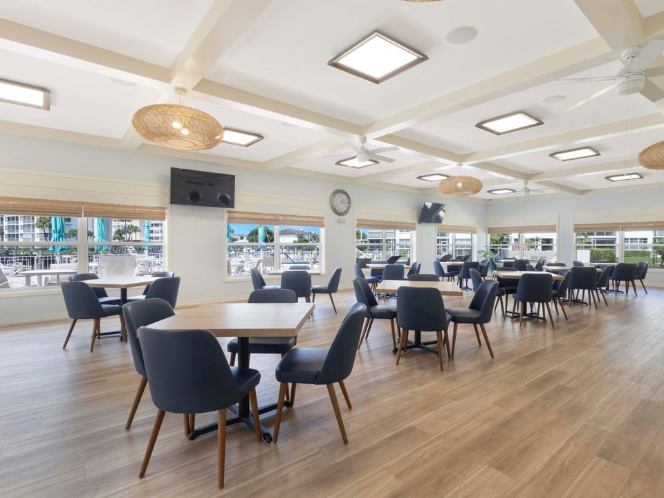 Под контрактом: $5,800 (2 спален, 2 ванн, 1200 Квадратных фут)