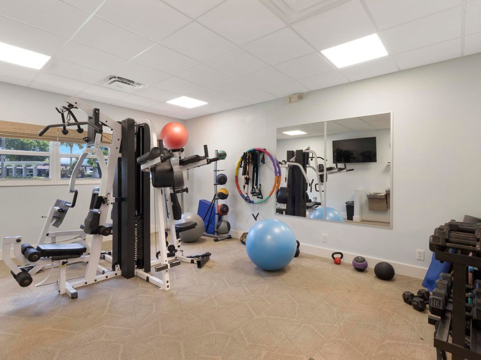 Под контрактом: $5,800 (2 спален, 2 ванн, 1200 Квадратных фут)