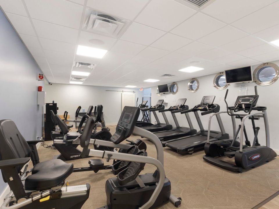 Под контрактом: $5,800 (2 спален, 2 ванн, 1200 Квадратных фут)