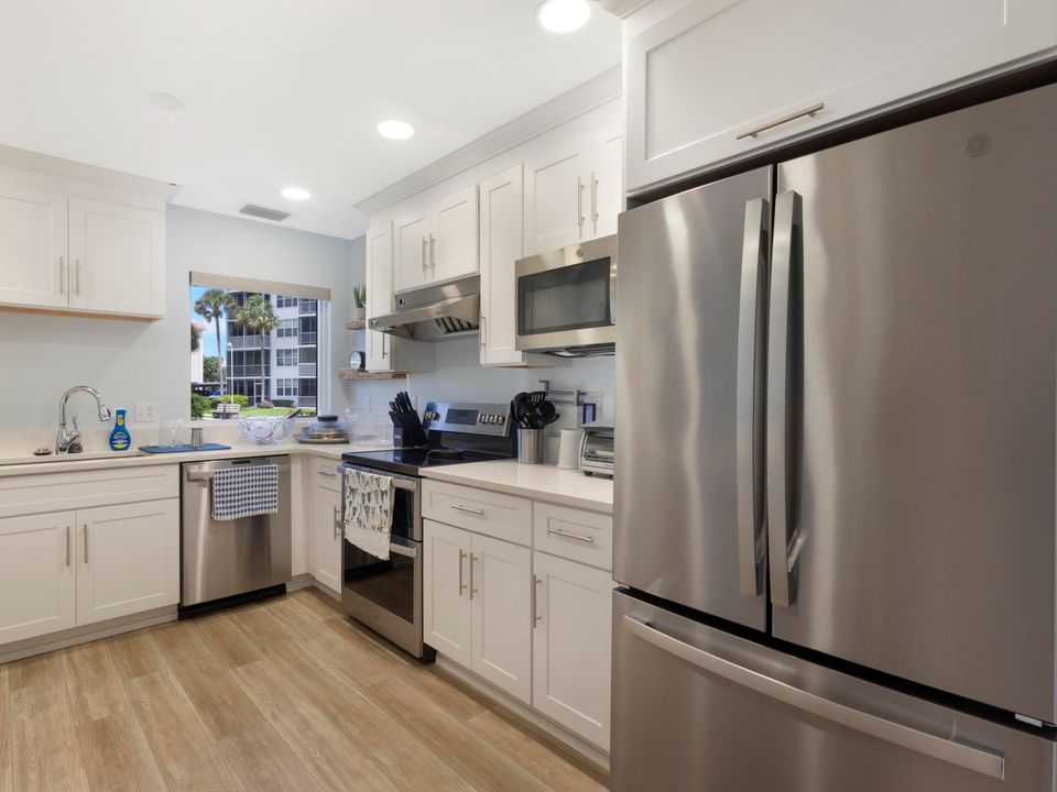 Под контрактом: $5,800 (2 спален, 2 ванн, 1200 Квадратных фут)