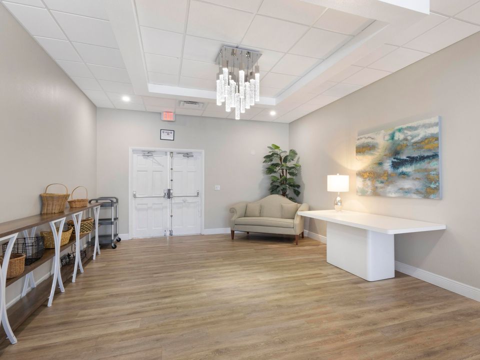 Под контрактом: $5,800 (2 спален, 2 ванн, 1200 Квадратных фут)