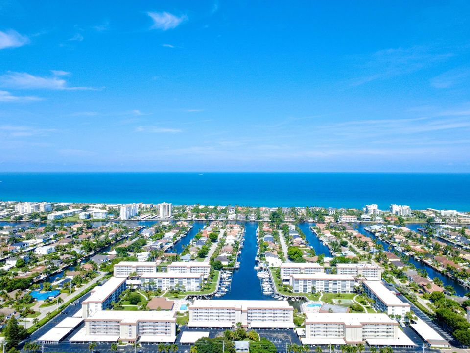 Под контрактом: $5,800 (2 спален, 2 ванн, 1200 Квадратных фут)