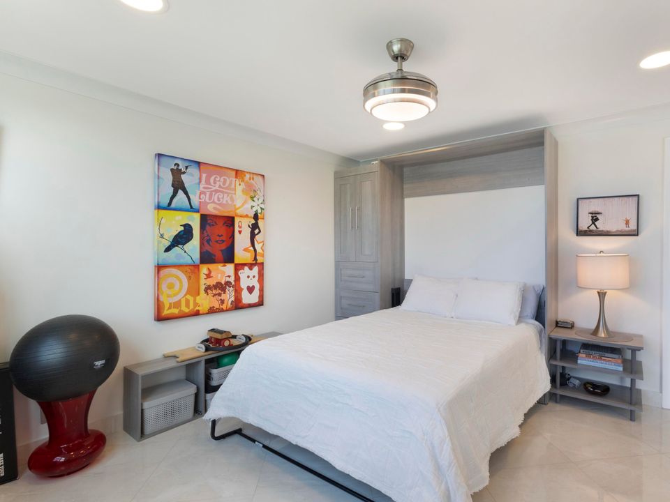 Под контрактом: $5,800 (2 спален, 2 ванн, 1200 Квадратных фут)