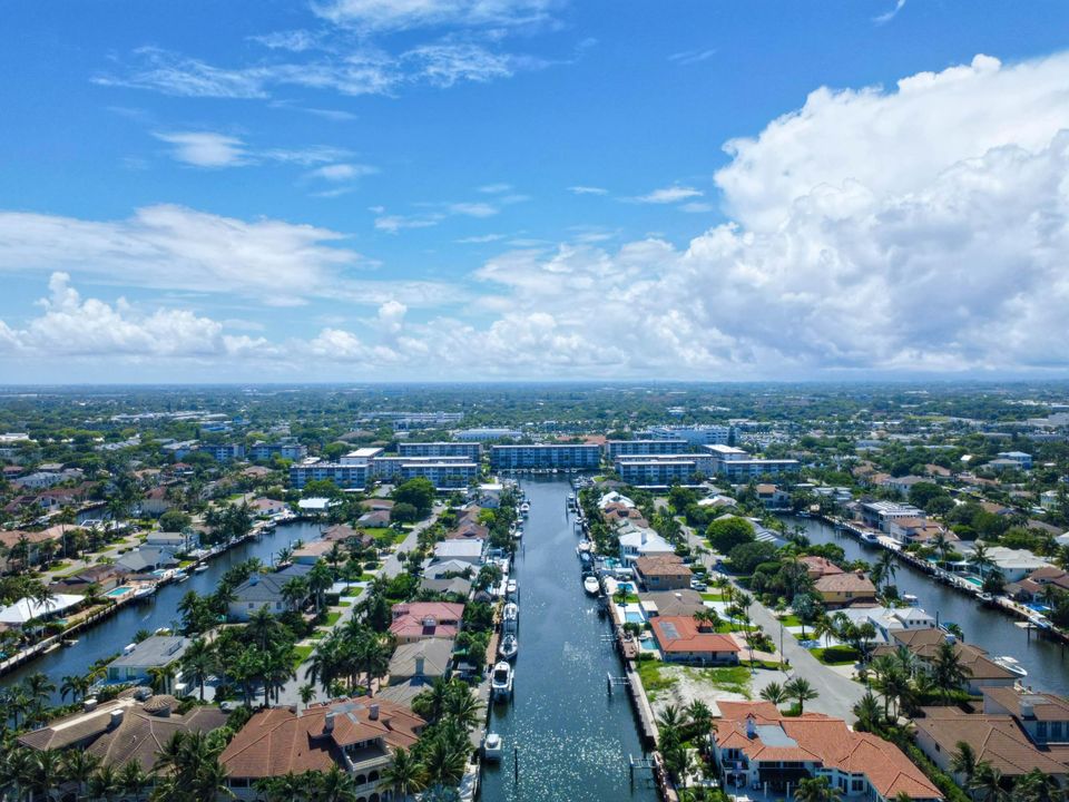 Под контрактом: $5,800 (2 спален, 2 ванн, 1200 Квадратных фут)