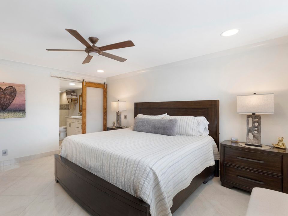 Под контрактом: $5,800 (2 спален, 2 ванн, 1200 Квадратных фут)