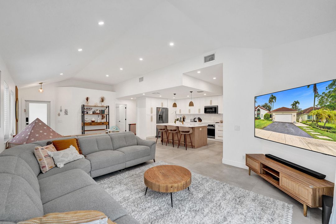 Recently Rented: $4,700 (3 beds, 2 baths, 1709 Square Feet)