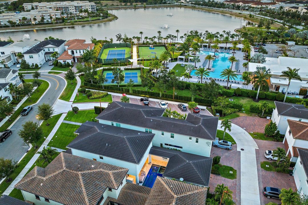 En Venta: $1,599,900 (3 camas, 3 baños, 2890 Pies cuadrados)
