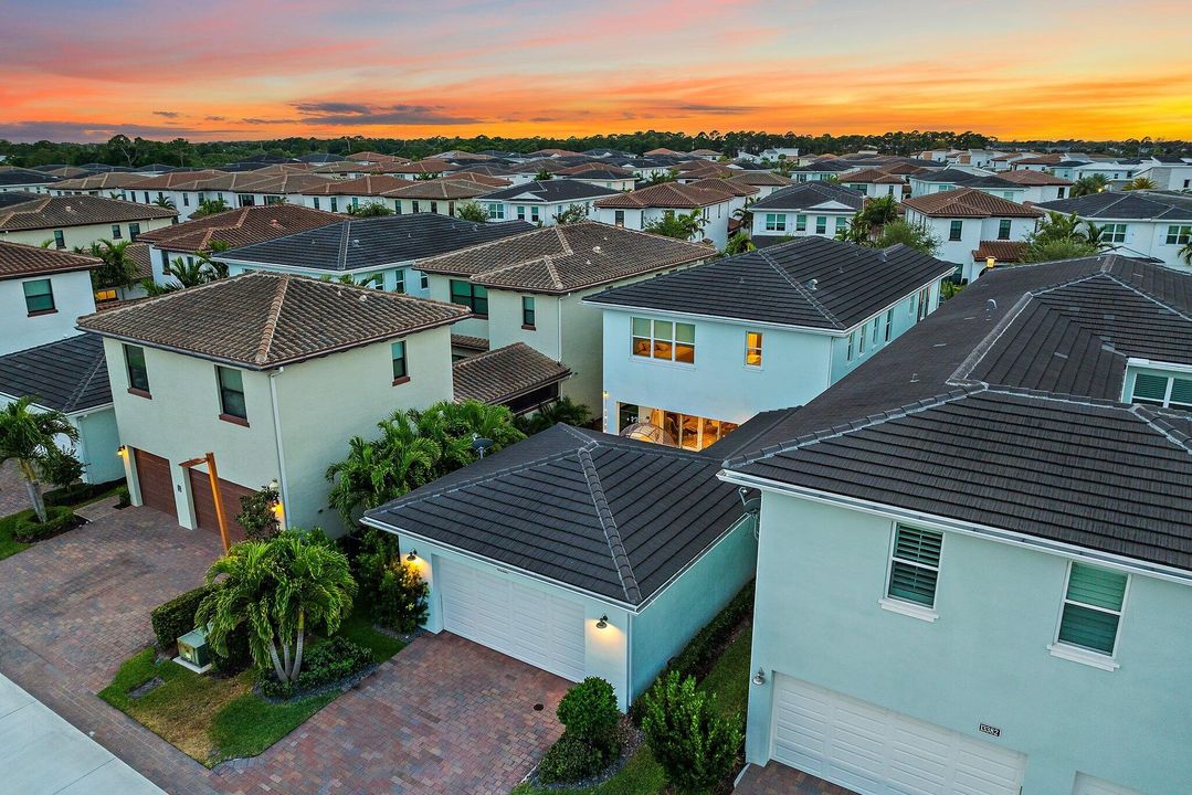 En Venta: $1,599,900 (3 camas, 3 baños, 2890 Pies cuadrados)