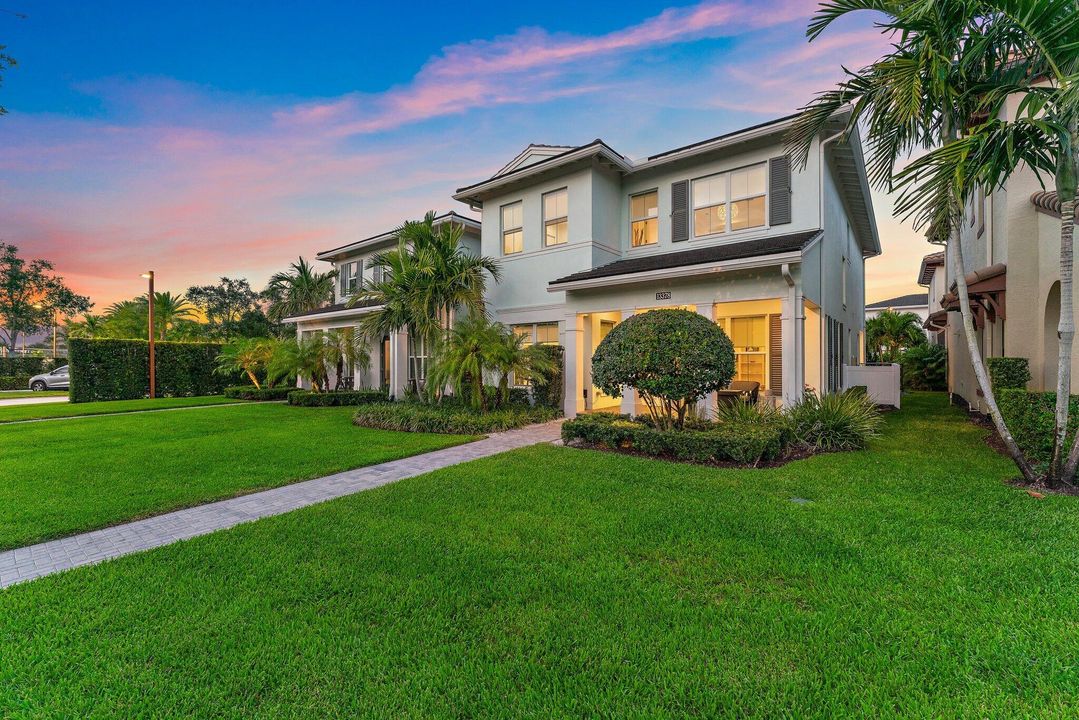 En Venta: $1,599,900 (3 camas, 3 baños, 2890 Pies cuadrados)