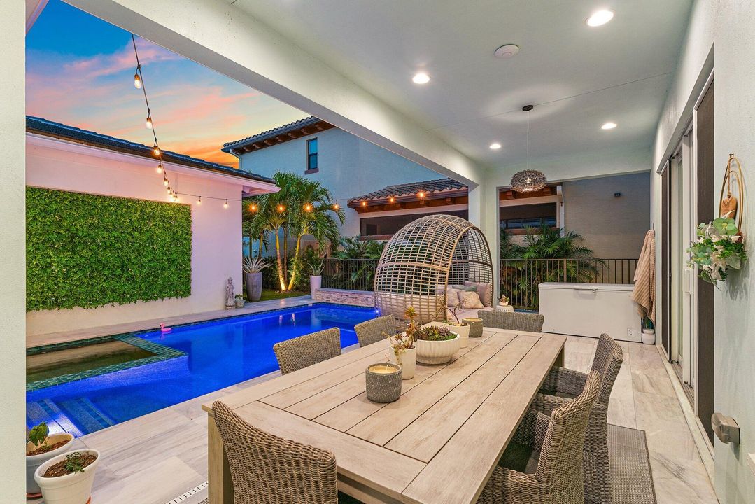 En Venta: $1,599,900 (3 camas, 3 baños, 2890 Pies cuadrados)