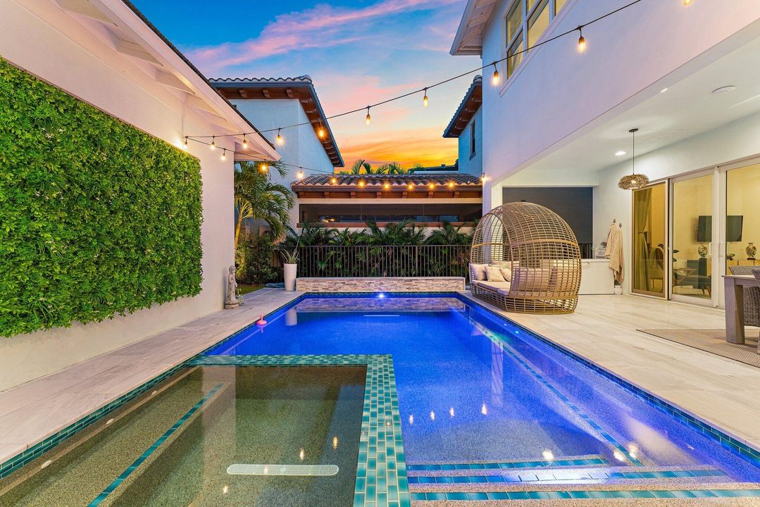 En Venta: $1,599,900 (3 camas, 3 baños, 2890 Pies cuadrados)