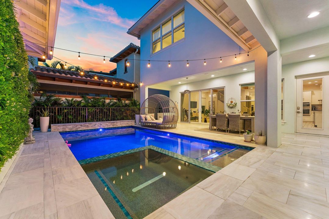 En Venta: $1,599,900 (3 camas, 3 baños, 2890 Pies cuadrados)