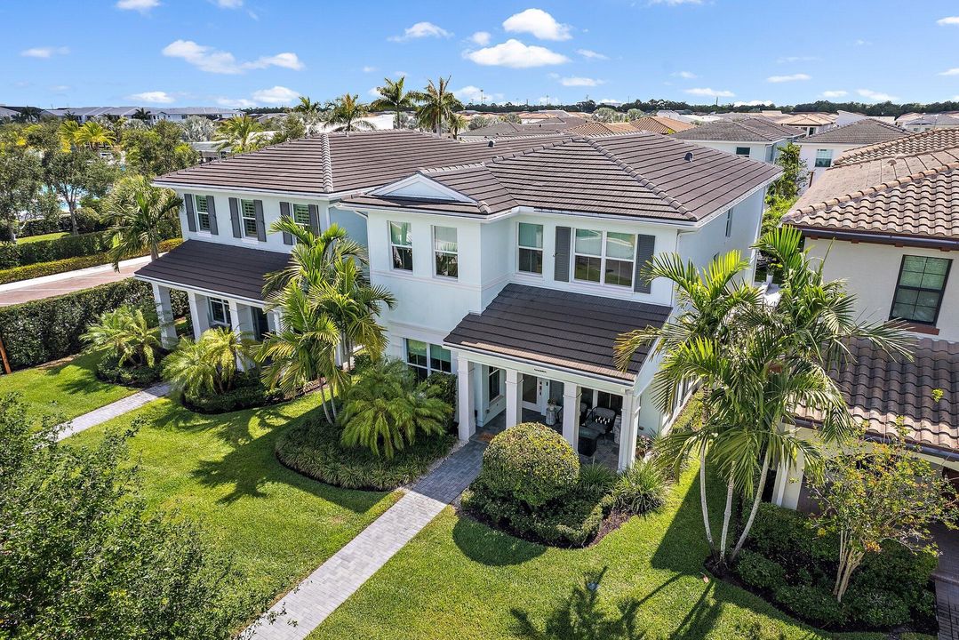 En Venta: $1,599,900 (3 camas, 3 baños, 2890 Pies cuadrados)