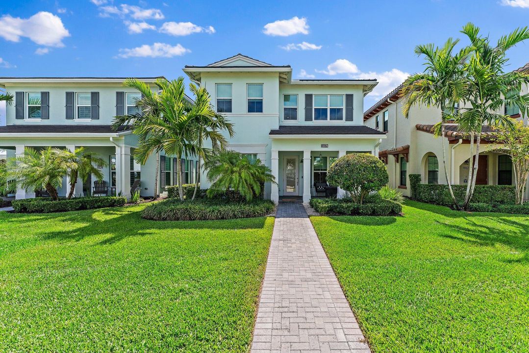 En Venta: $1,599,900 (3 camas, 3 baños, 2890 Pies cuadrados)