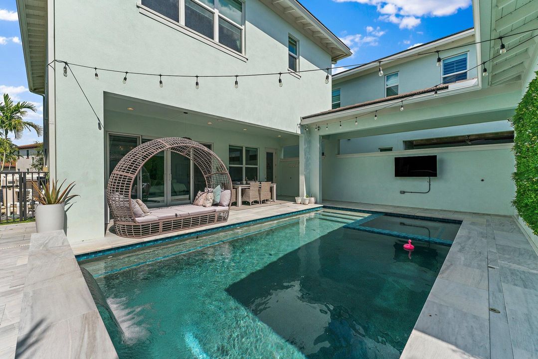En Venta: $1,599,900 (3 camas, 3 baños, 2890 Pies cuadrados)