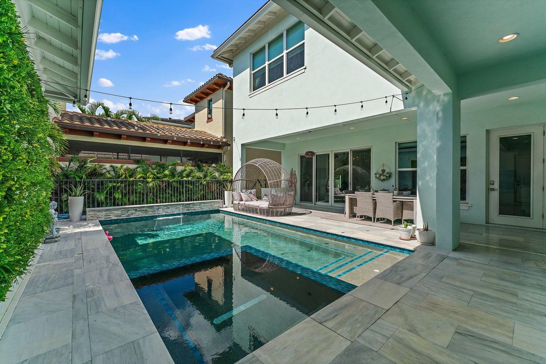 En Venta: $1,599,900 (3 camas, 3 baños, 2890 Pies cuadrados)
