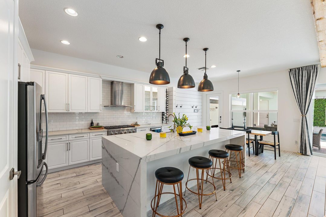 En Venta: $1,599,900 (3 camas, 3 baños, 2890 Pies cuadrados)