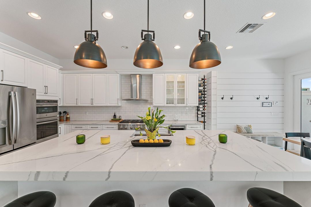 En Venta: $1,599,900 (3 camas, 3 baños, 2890 Pies cuadrados)