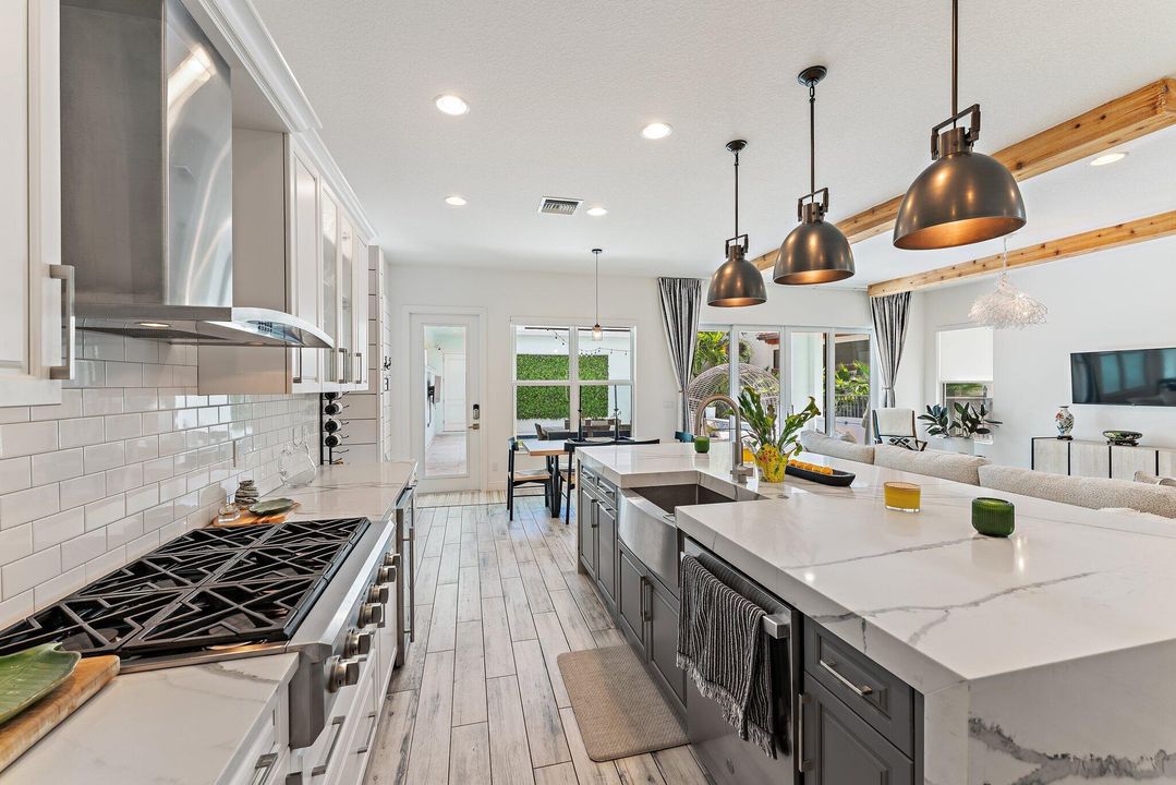 En Venta: $1,599,900 (3 camas, 3 baños, 2890 Pies cuadrados)