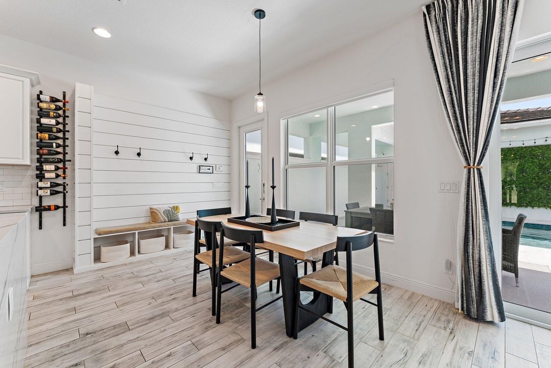 En Venta: $1,599,900 (3 camas, 3 baños, 2890 Pies cuadrados)
