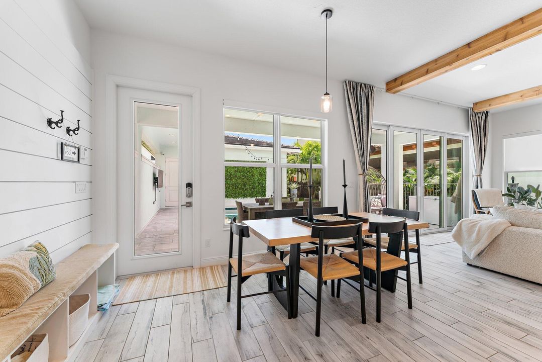 En Venta: $1,599,900 (3 camas, 3 baños, 2890 Pies cuadrados)