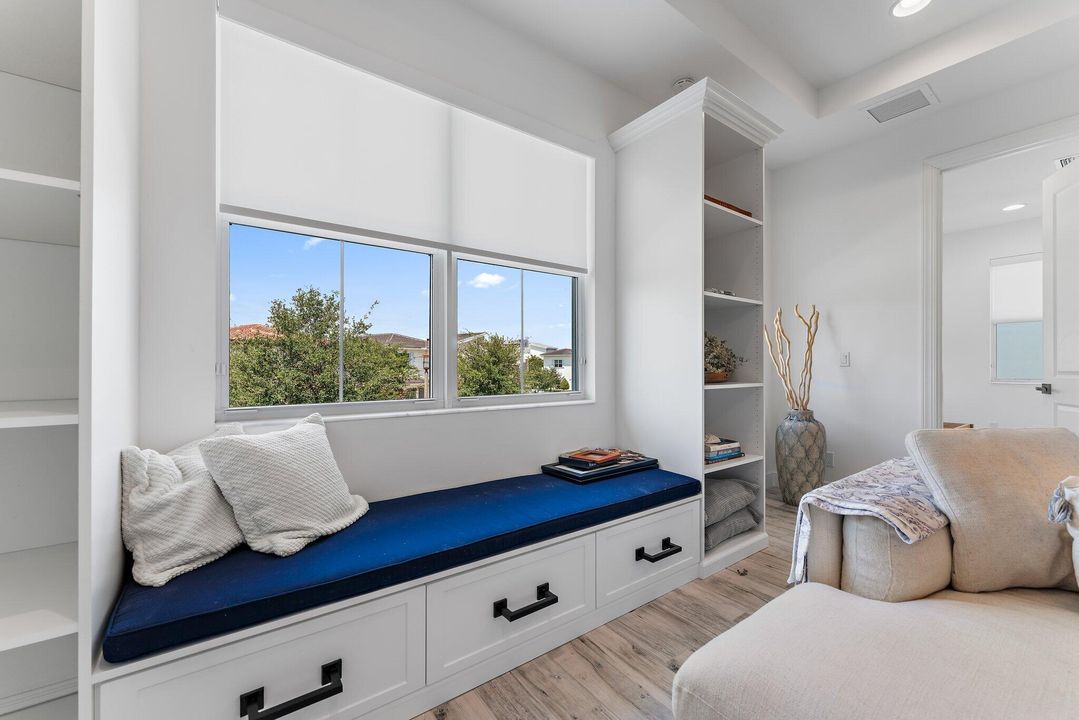 En Venta: $1,599,900 (3 camas, 3 baños, 2890 Pies cuadrados)