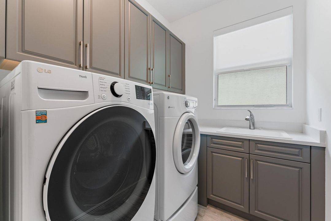 En Venta: $1,599,900 (3 camas, 3 baños, 2890 Pies cuadrados)