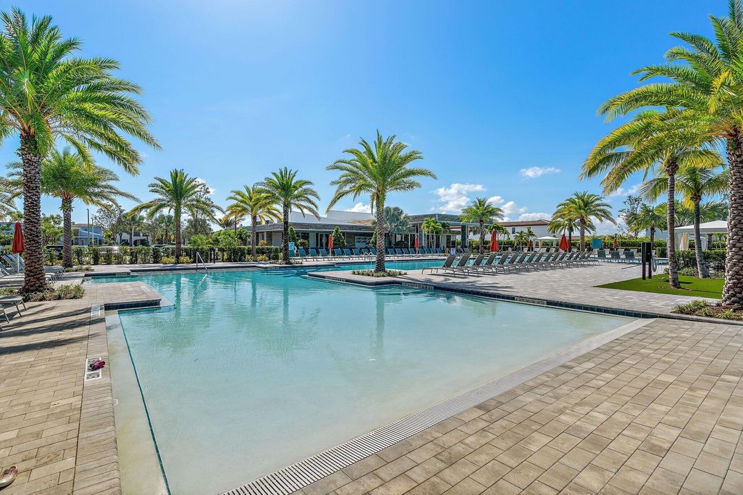 En Venta: $1,599,900 (3 camas, 3 baños, 2890 Pies cuadrados)