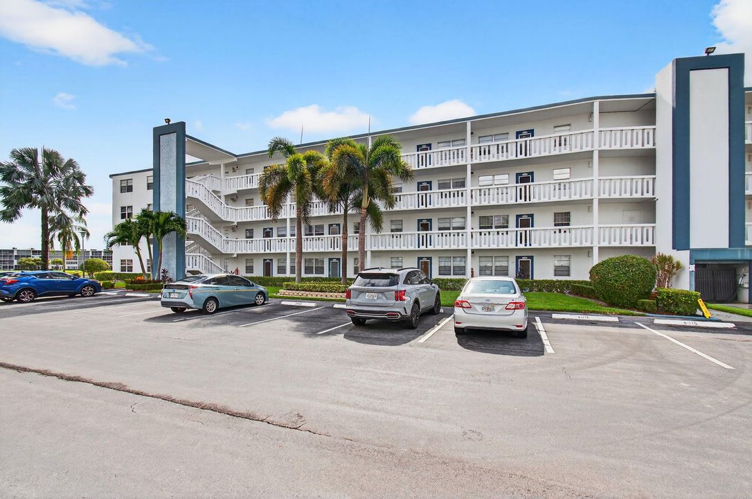 For Sale: $116,400 (2 beds, 1 baths, 861 Square Feet)