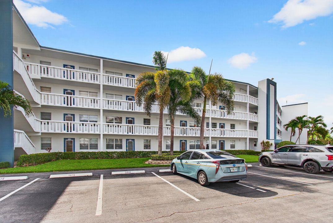 For Sale: $116,400 (2 beds, 1 baths, 861 Square Feet)