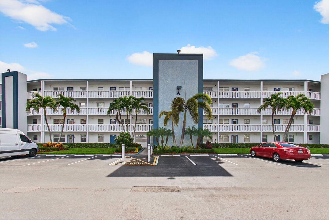 For Sale: $116,400 (2 beds, 1 baths, 861 Square Feet)