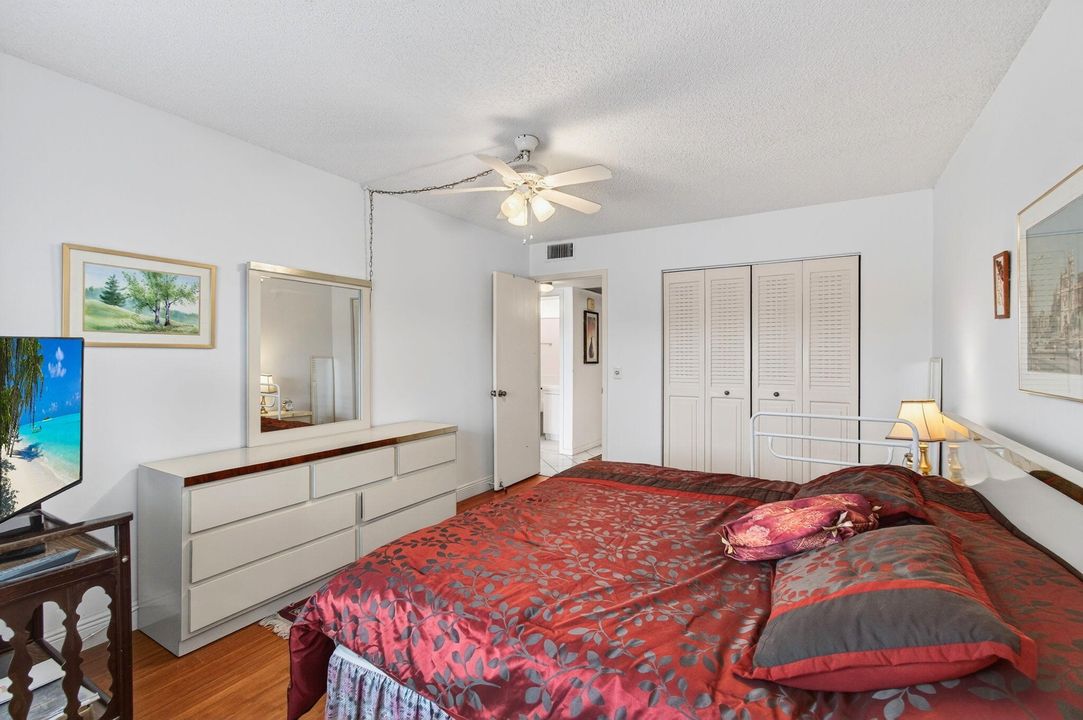 For Sale: $116,400 (2 beds, 1 baths, 861 Square Feet)