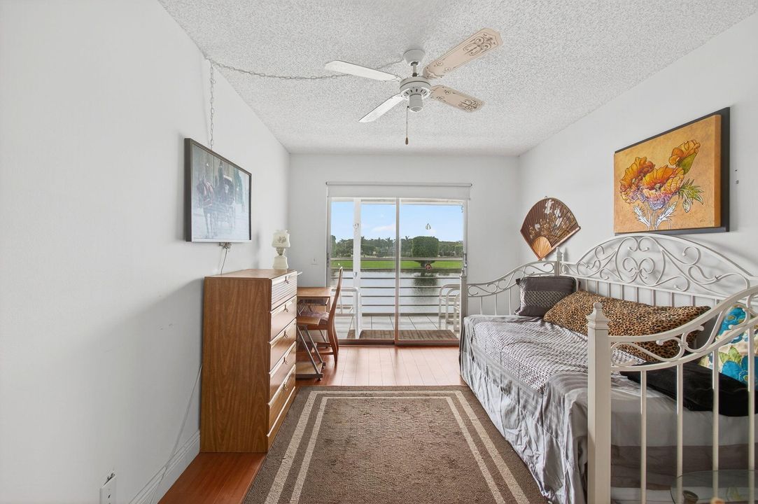 For Sale: $116,400 (2 beds, 1 baths, 861 Square Feet)