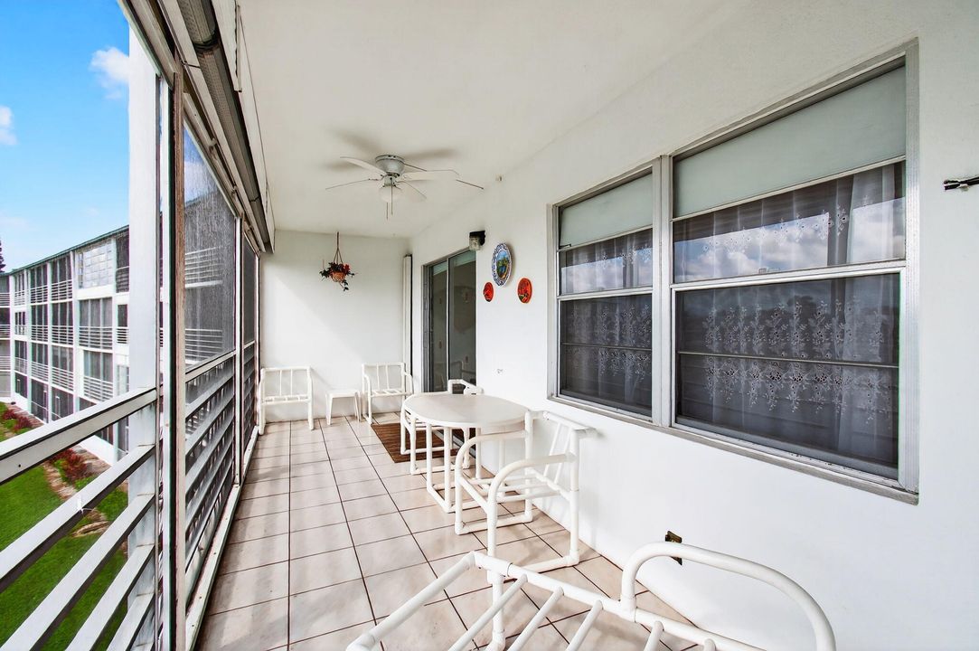 For Sale: $116,400 (2 beds, 1 baths, 861 Square Feet)