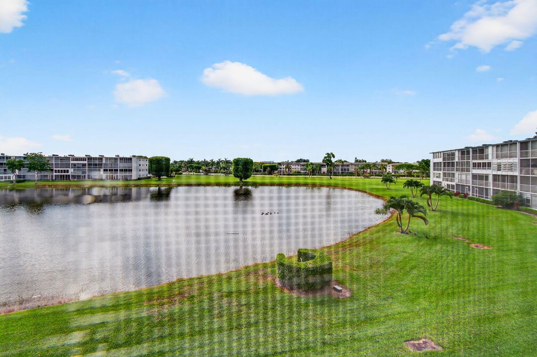 For Sale: $116,400 (2 beds, 1 baths, 861 Square Feet)