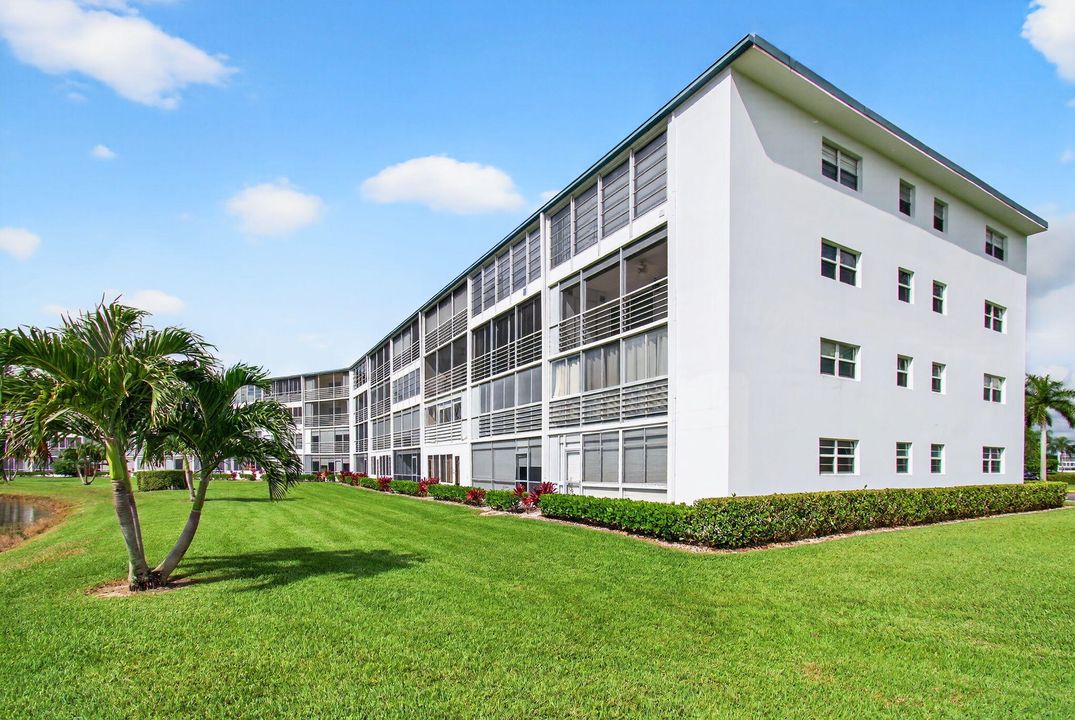 For Sale: $116,400 (2 beds, 1 baths, 861 Square Feet)