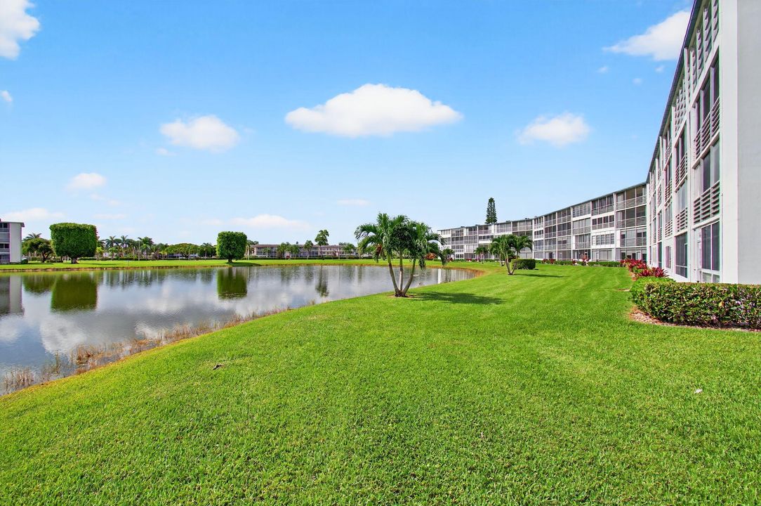 For Sale: $116,400 (2 beds, 1 baths, 861 Square Feet)