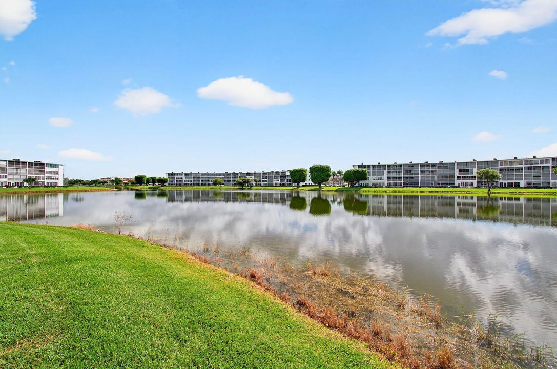 For Sale: $116,400 (2 beds, 1 baths, 861 Square Feet)