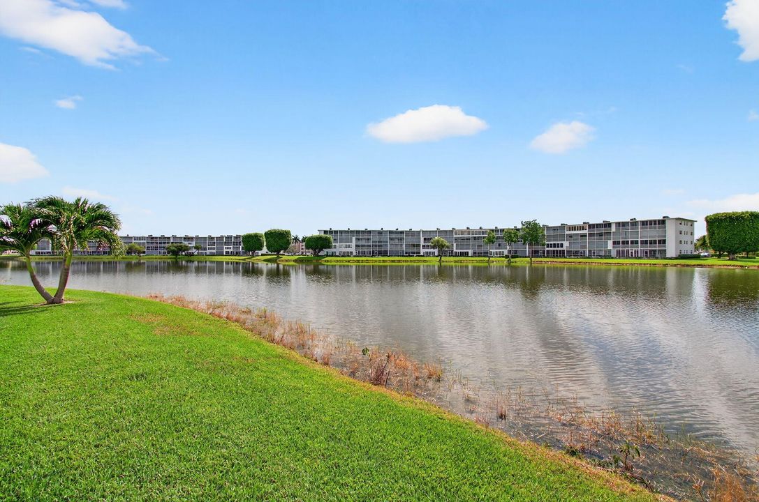 For Sale: $116,400 (2 beds, 1 baths, 861 Square Feet)