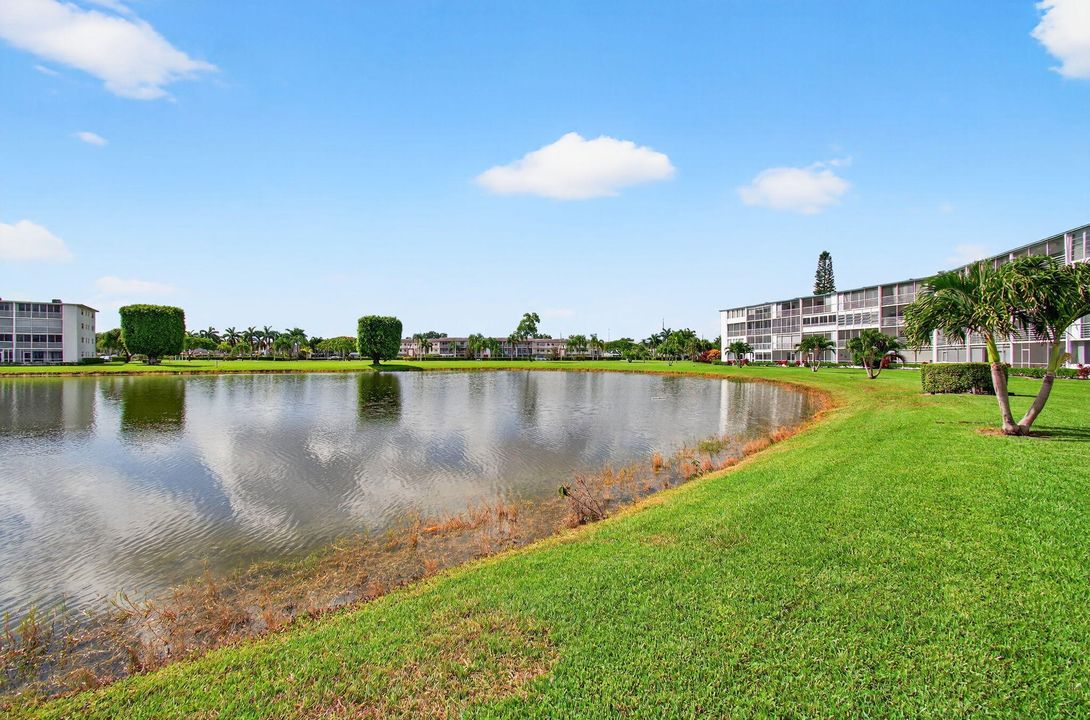 For Sale: $116,400 (2 beds, 1 baths, 861 Square Feet)