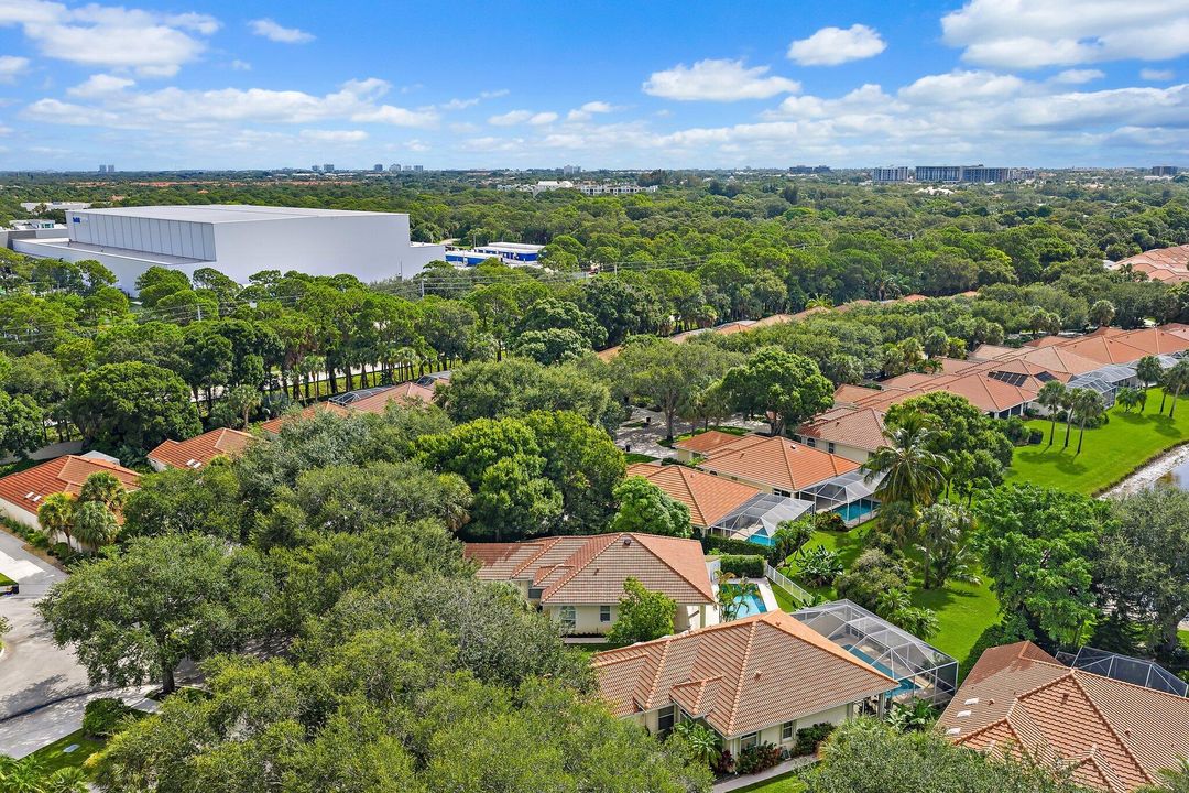 For Sale: $774,900 (3 beds, 2 baths, 1577 Square Feet)