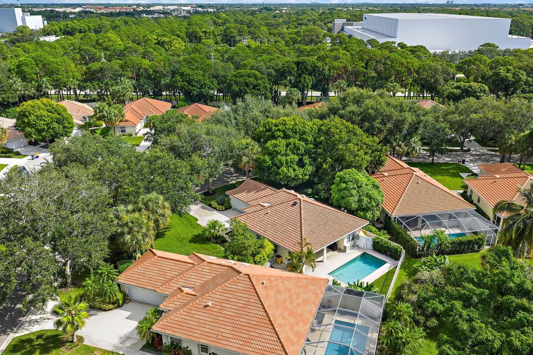 For Sale: $774,900 (3 beds, 2 baths, 1577 Square Feet)