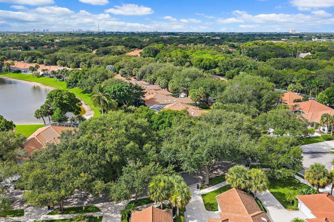 For Sale: $774,900 (3 beds, 2 baths, 1577 Square Feet)