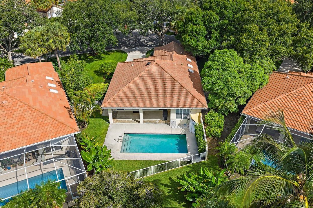 For Sale: $774,900 (3 beds, 2 baths, 1577 Square Feet)